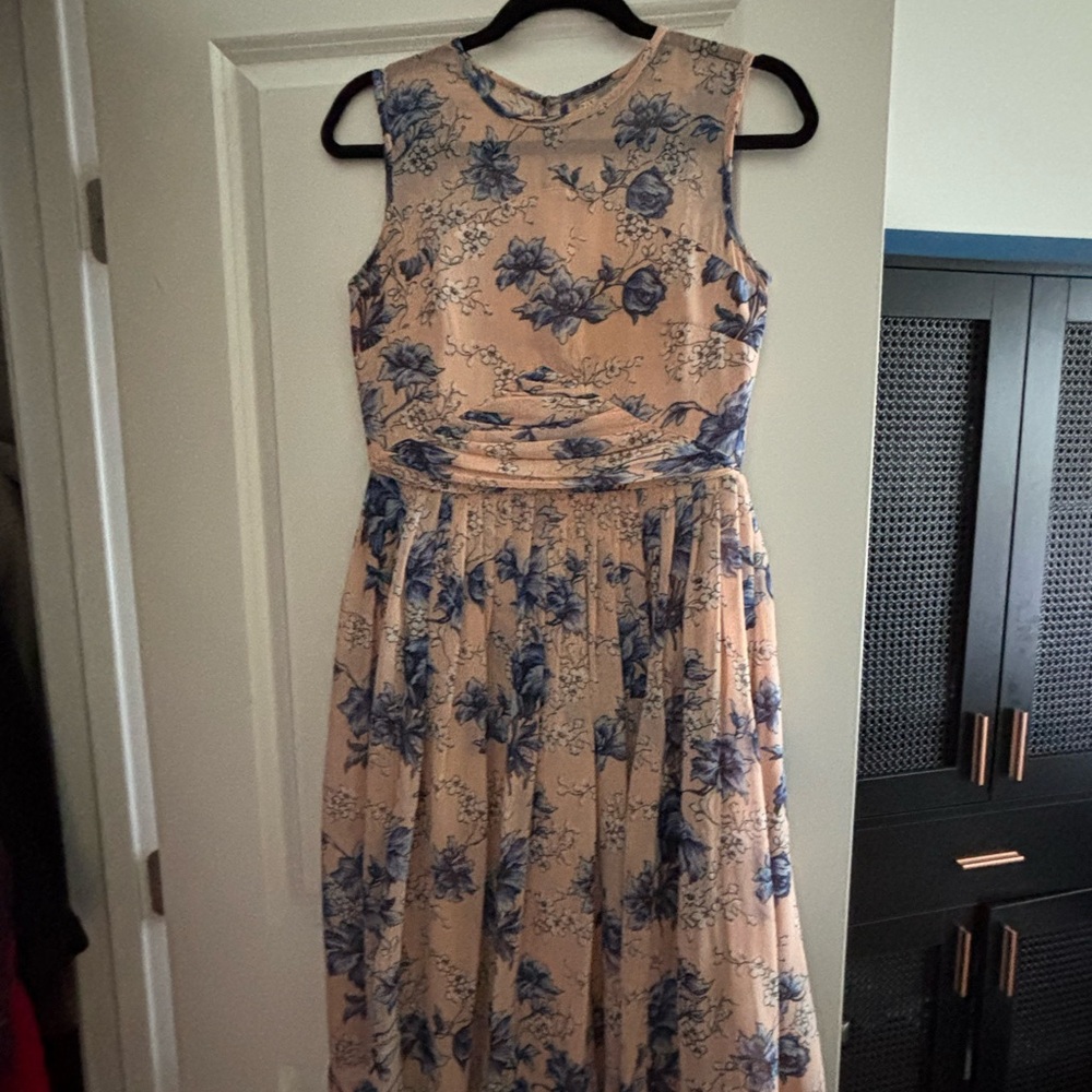 Chic Sleeveless Floral Dress